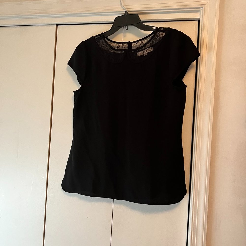 Ann Taylor LOFT Black Cap Sleeve Blouse - Lace Faux Collar - M
